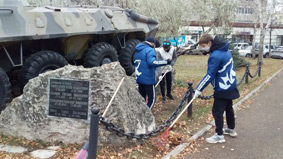 Студенты колледжа вышли на уборку мемориала Памяти воинам-интернационалистам